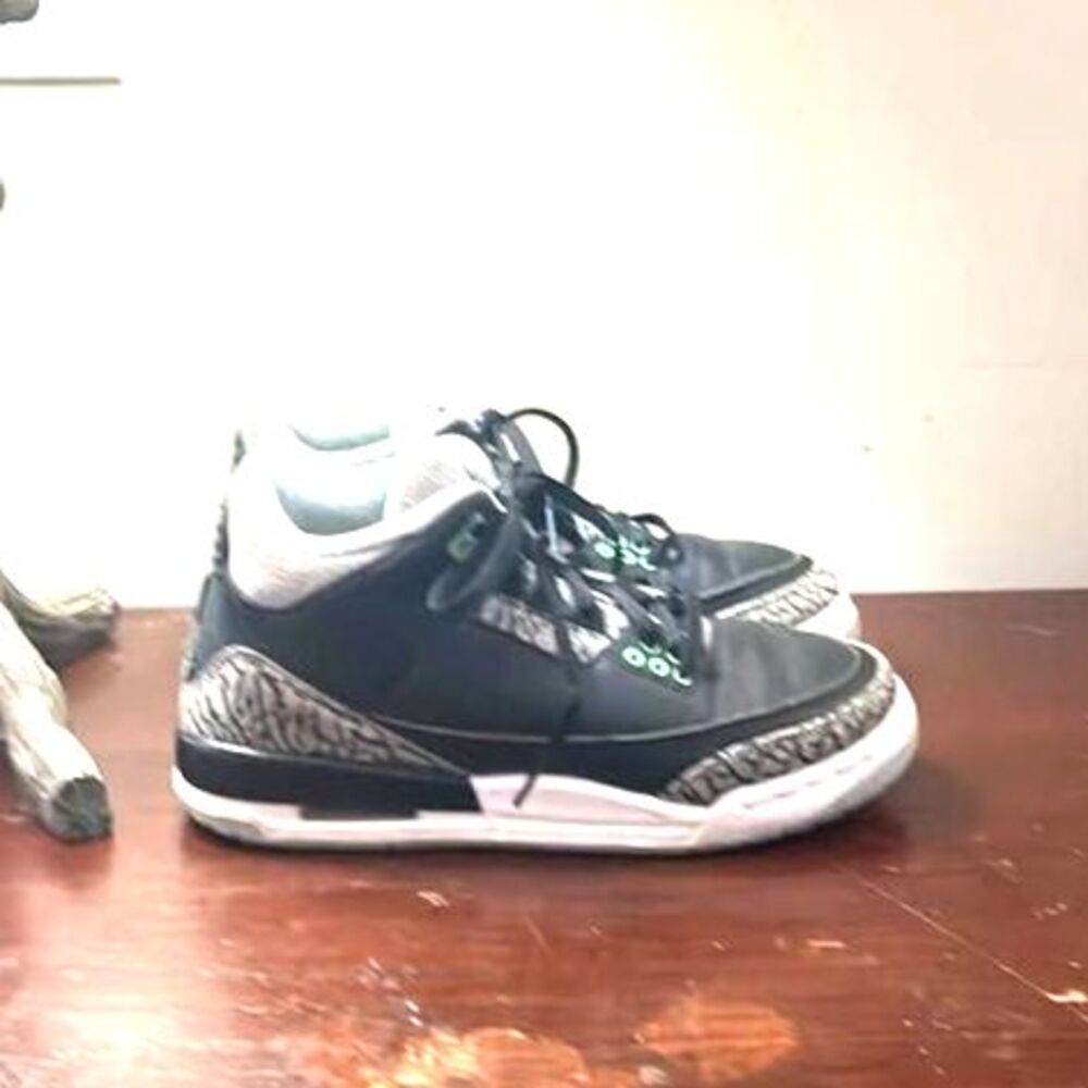 Jordan Air Jordan 3 Boys sz 4Y Black Elephant Print Leather Sneakers